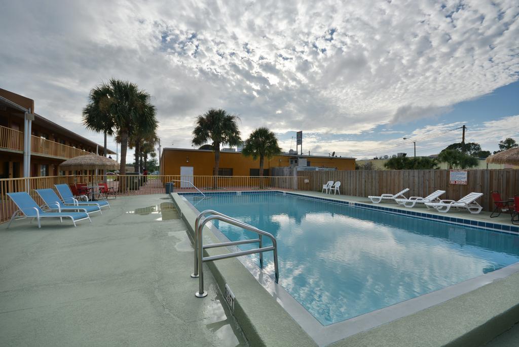 Country Hearth Inn- Kissimmee Eksteriør billede